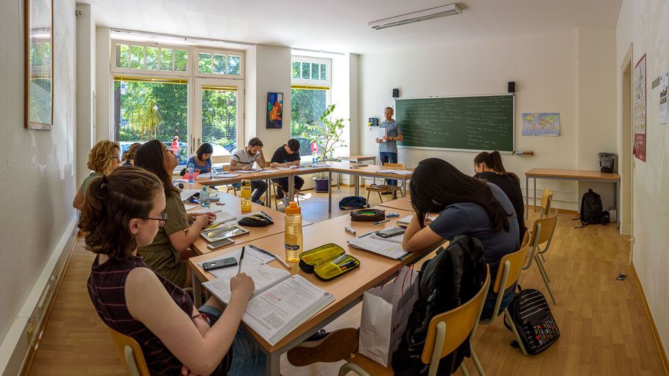 Salle pour les cours d'allemand dans DIE NEUE SCHULE